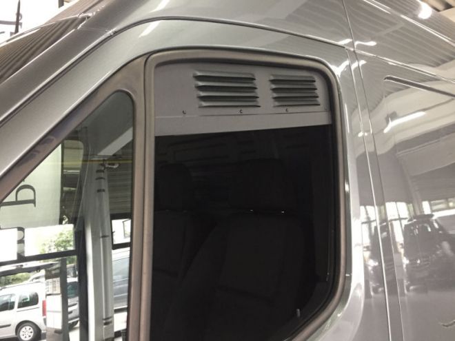 Fahrerhaus-Lüftungsgitter für Wohnmobile VW Crafter ab 03/2017 Farbe schwarz Inhalt 2 Stück